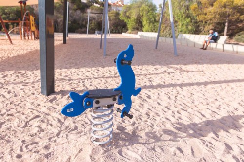 jousikeinu leikkikentälle